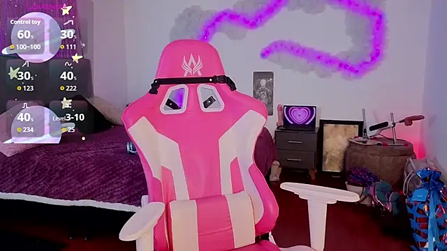 larah uwu online show from March 2026 09:21:01 PM