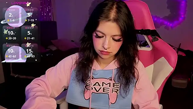 larah uwu online show from March 2026 08:32:01 PM