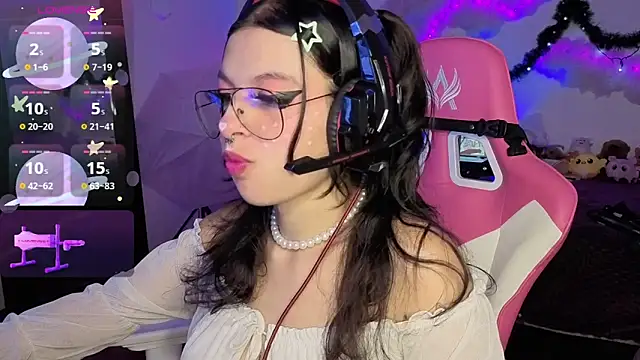 Snapshot of larah_uwu chatting on December 2025 07:08:01 PM larah uwu online show from December 2025 07:08:01 PM