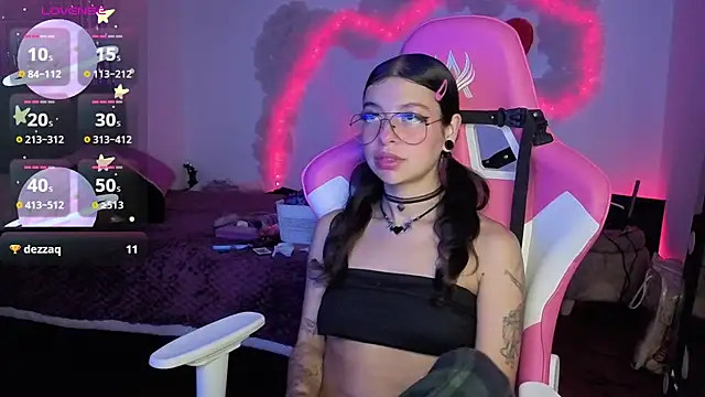 Snapshot of larah_uwu chatting on February 2026 07:36:02 PM larah uwu online show from February 2026 07:36:02 PM