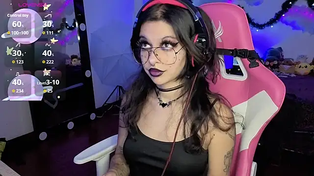 Snapshot of larah_uwu chatting on December 2025 07:29:02 PM larah uwu online show from December 2025 07:29:02 PM