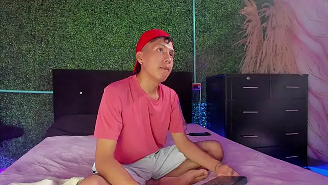 spicy adonhis online show from April 2026 02:23:02 PM