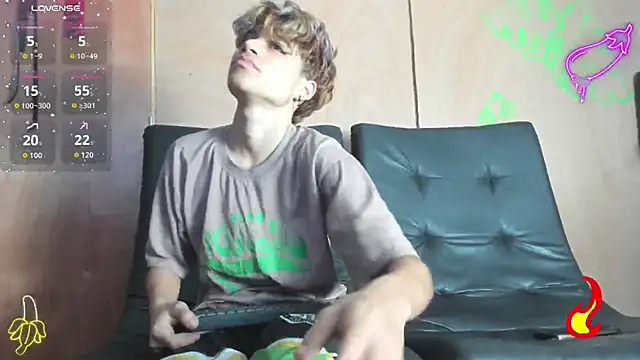 spicy adonhis online show from November 2025 12:30:01 PM