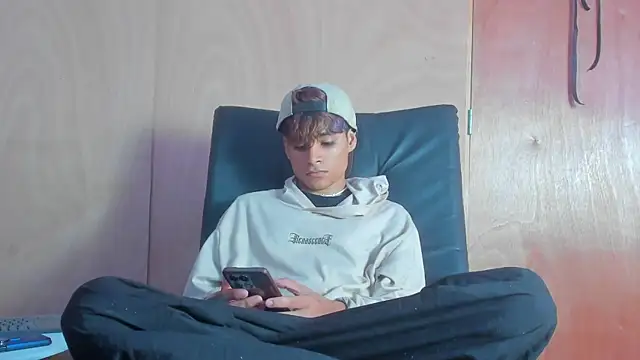 spicy adonhis online show from October 2025 12:29:02 PM