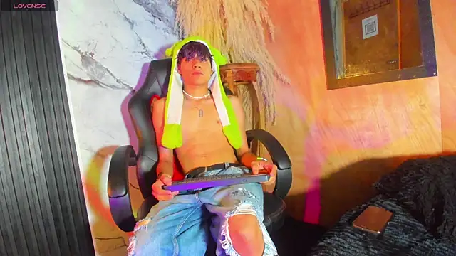spicy adonhis online show from September 2025 12:33:02 PM