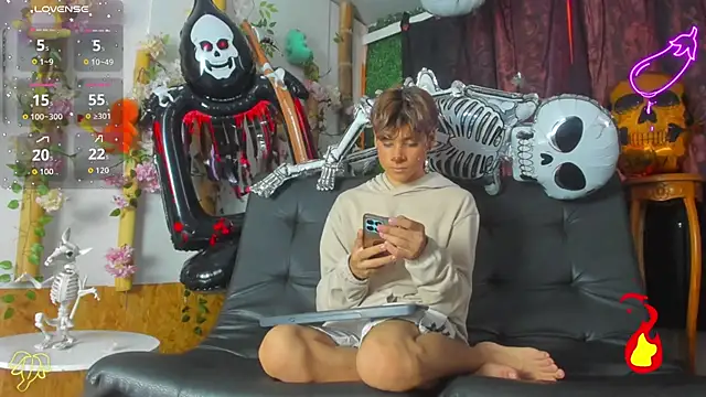 spicy adonhis online show from October 2025 07:24:01 PM