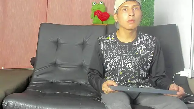 spicy adonhis online show from November 2025 09:19:02 AM