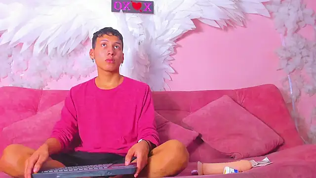 spicy adonhis online show from December 2025 12:59:02 PM