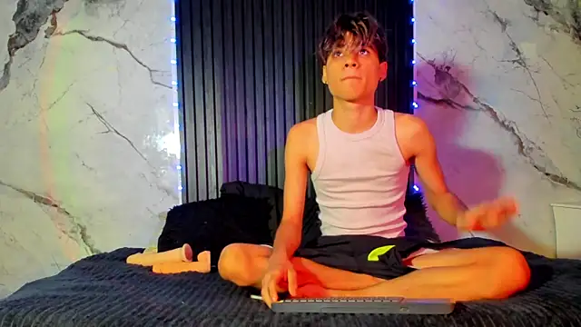 spicy adonhis online show from November 2025 12:59:01 PM