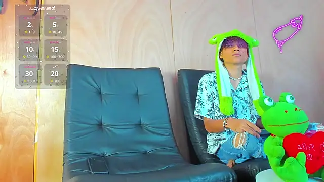 spicy adonhis online show from September 2025 12:23:01 PM