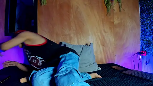 spicy adonhis online show from April 2026 01:24:01 PM