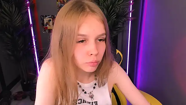 Selen hells weet online show from October 2025 05:03:01 PM