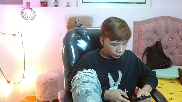 nathanclay online show from November 2025 03:32:02 AM