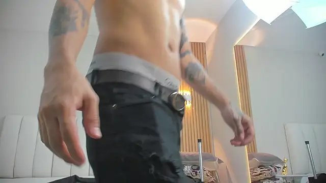 lilyth adam online show from November 2025 07:40:01 PM