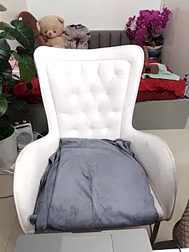 Jess-Thuy online show from December 2025 02:43:02 PM