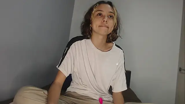 brisazanes online show from November 2025 02:05:01 AM