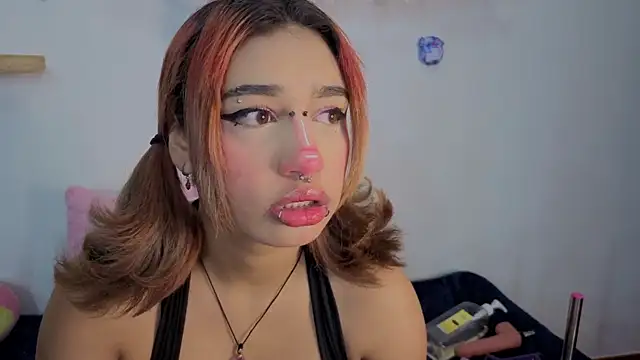 zoelight18 online show from November 2025 09:25:01 AM