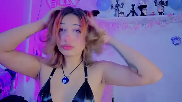 zoelight18 online show from December 2025 07:34:02 PM