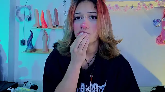 zoelight18 online show from December 2025 07:41:01 PM