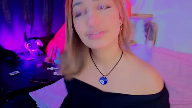 zoelight18 online show from November 2025 05:12:02 PM