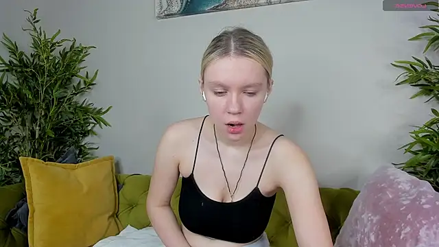 Casey Miller online show from October 2025 01:18:01 AM