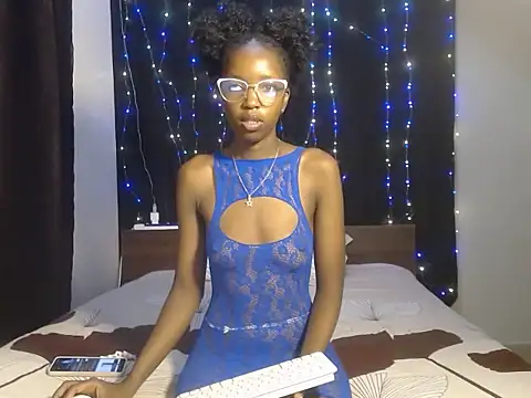 Snapshot of wild_smile chatting on October 2025 01:00:02 AM wild smile online show from October 2025 01:00:02 AM