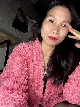 Snapshot of MinHiNi chatting on December 2025 03:57:01 PM MinHiNi online show from December 2025 03:57:01 PM