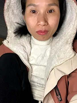 Snapshot of MinHiNi chatting on December 2025 06:02:01 PM MinHiNi online show from December 2025 06:02:01 PM