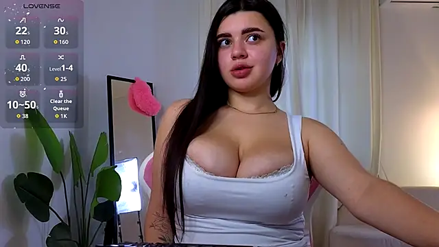 Snapshot of courtneyk_ chatting on October 2025 01:43:02 PM courtneyk online show from October 2025 01:43:02 PM