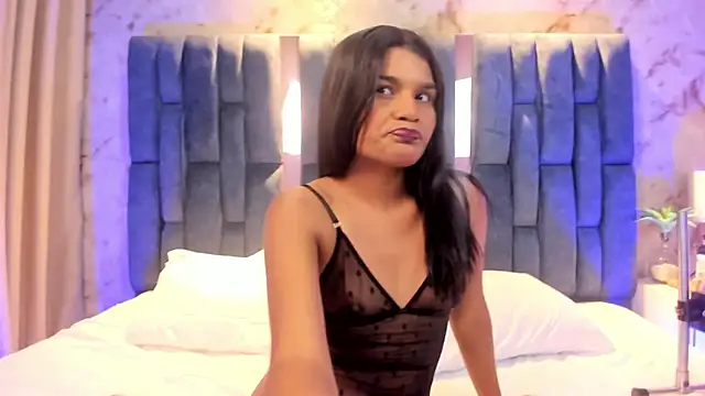 AlaiaMoretti online show from October 2025 02:43:02 AM