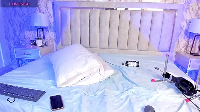 AlaiaMoretti online show from October 2025 05:39:01 AM