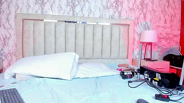 AlaiaMoretti online show from November 2025 01:17:01 AM