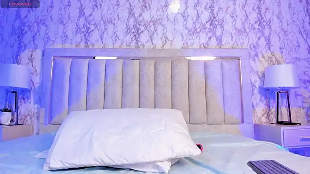 AlaiaMoretti online show from October 2025 05:41:01 AM