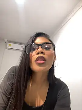 AlaiaMoretti online show from November 2025 02:37:01 AM