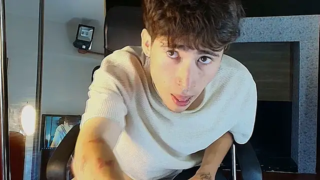 Snapshot of _DantFox_ chatting on November 2025 07:51:02 PM DantFox online show from November 2025 07:51:02 PM