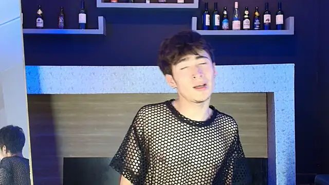 Snapshot of _DantFox_ chatting on October 2025 08:43:02 PM DantFox online show from October 2025 08:43:02 PM