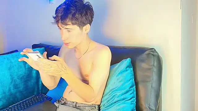 Snapshot of _DantFox_ chatting on November 2025 08:12:01 PM DantFox online show from November 2025 08:12:01 PM