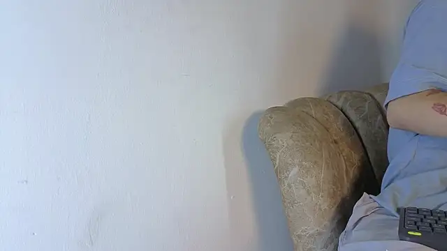 Snapshot of _DantFox_ chatting on December 2025 09:20:02 PM DantFox online show from December 2025 09:20:02 PM