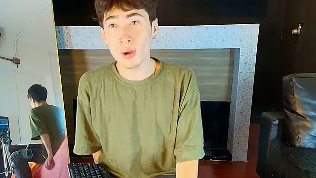 Snapshot of _DantFox_ chatting on November 2025 08:36:02 PM DantFox online show from November 2025 08:36:02 PM