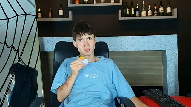 Snapshot of _DantFox_ chatting on November 2025 08:56:02 PM DantFox online show from November 2025 08:56:02 PM