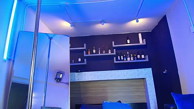 Snapshot of _DantFox_ chatting on November 2025 08:20:02 PM DantFox online show from November 2025 08:20:02 PM