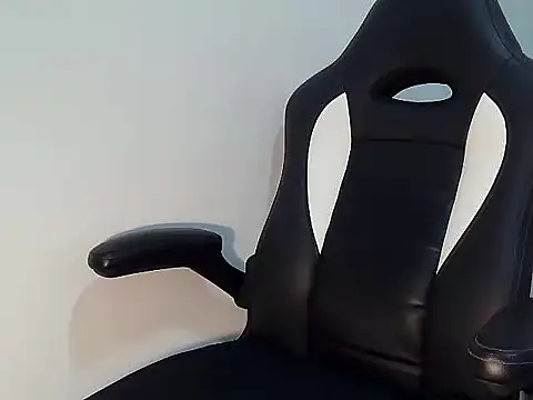 lovelynie123 online show from April 2026 09:21:01 PM