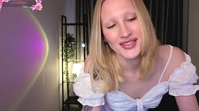 Snapshot of BiancaHelo chatting on October 2025 02:41:01 PM BiancaHelo online show from October 2025 02:41:01 PM