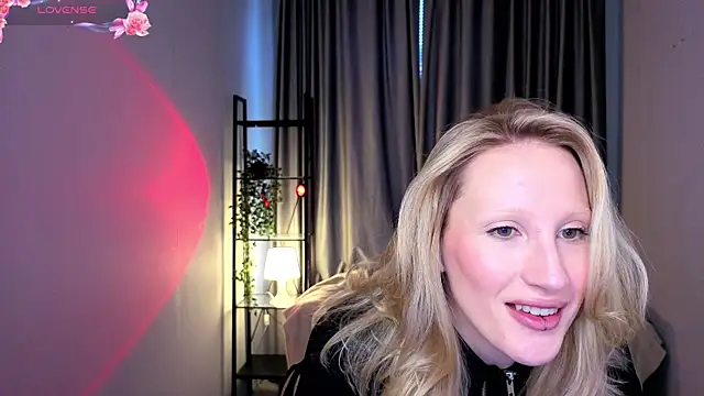 Snapshot of BiancaHelo chatting on October 2025 01:43:02 PM BiancaHelo online show from October 2025 01:43:02 PM