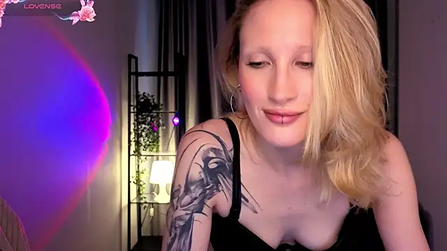 BiancaHelo online show from October 2025 01:54:02 PM