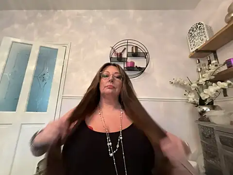 Snapshot of BuxomKitty_BBW chatting on May 2026 03:20:01 PM BuxomKitty BBW online show from May 2026 03:20:01 PM