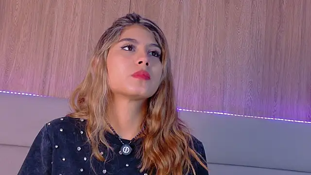 Snapshot of ZoehAngel chatting on April 2026 11:28:01 AM ZoehAngel online show from April 2026 11:28:01 AM