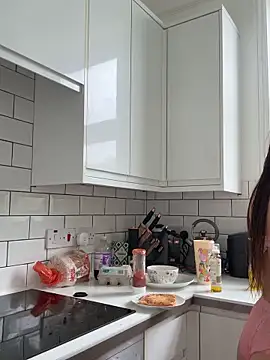 Snapshot of AlitaNova chatting on October 2025 10:51:01 AM AlitaNova online show from October 2025 10:51:01 AM