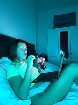 Snapshot of AlitaNova chatting on October 2025 10:56:02 AM AlitaNova online show from October 2025 10:56:02 AM