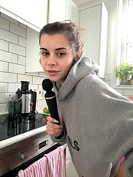 Snapshot of AlitaNova chatting on October 2025 08:39:01 AM AlitaNova online show from October 2025 08:39:01 AM